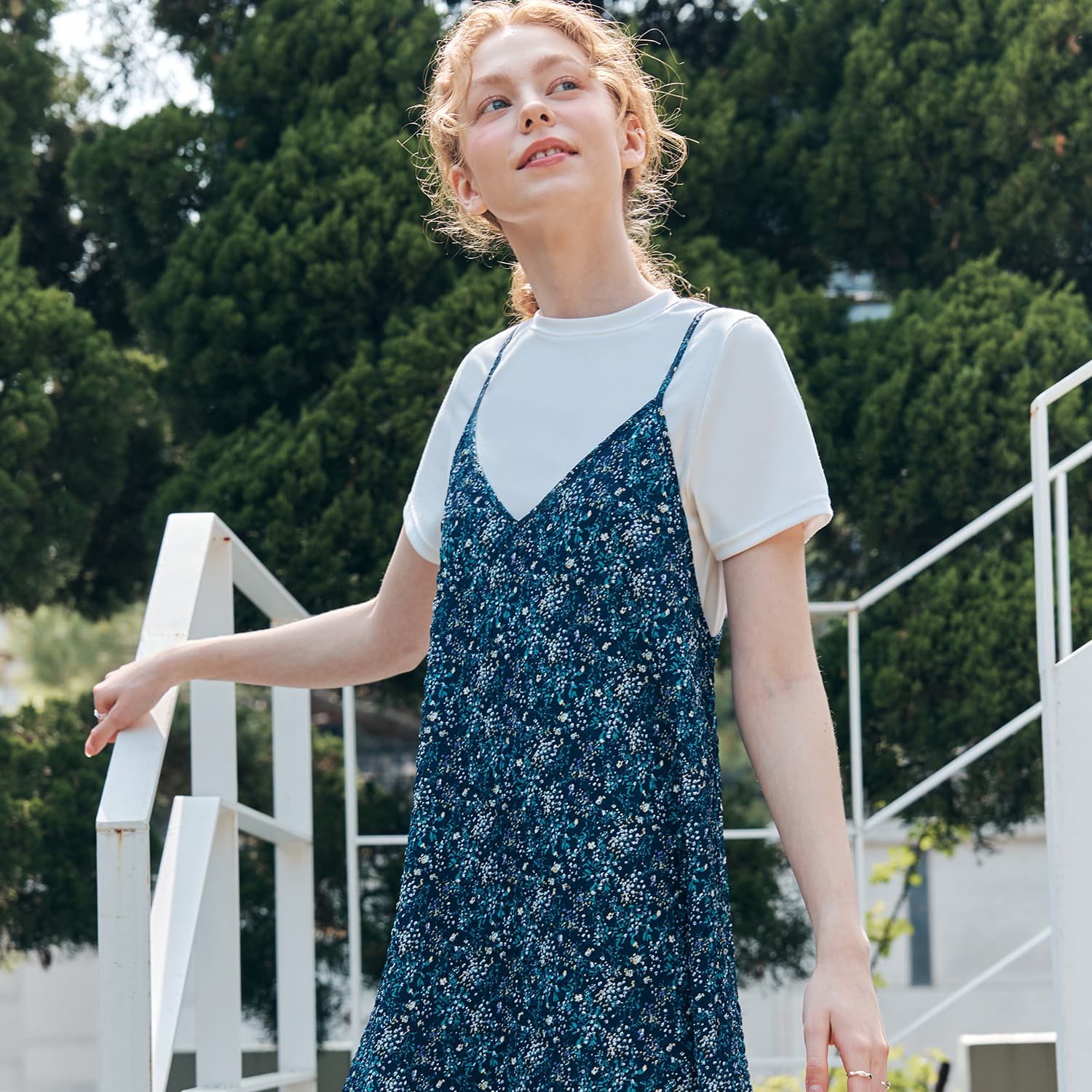 제로스트릿 [제로스트릿]브이넥 플라워 원피스 V NECK FLOWER ONEPIECE / NAVY - 최저가 30,000원