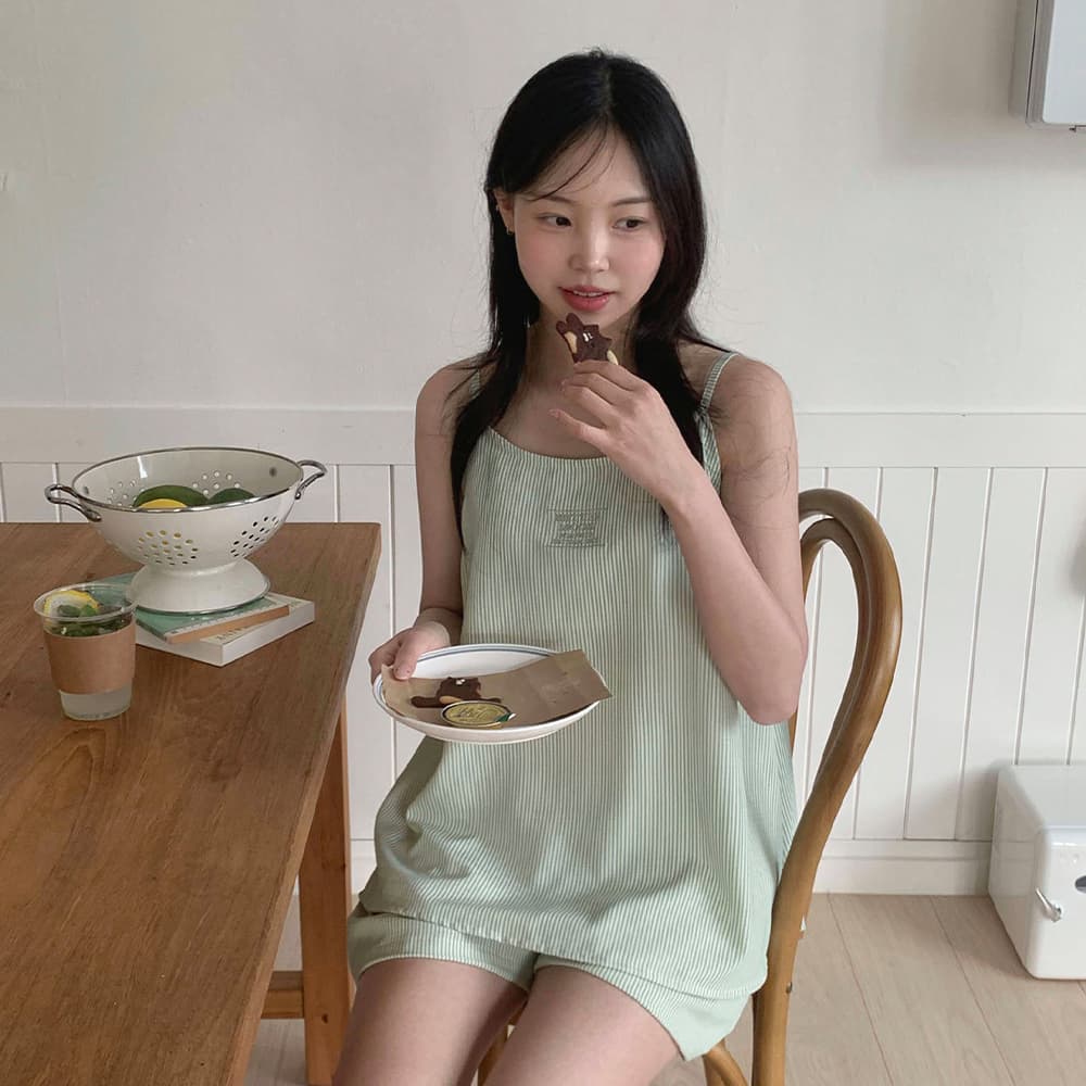 올썸 파자마 [A.made] 에이드 스트라이프 슬리브리스 파자마 나시 잠옷세트 2color - 최저가 35,900원