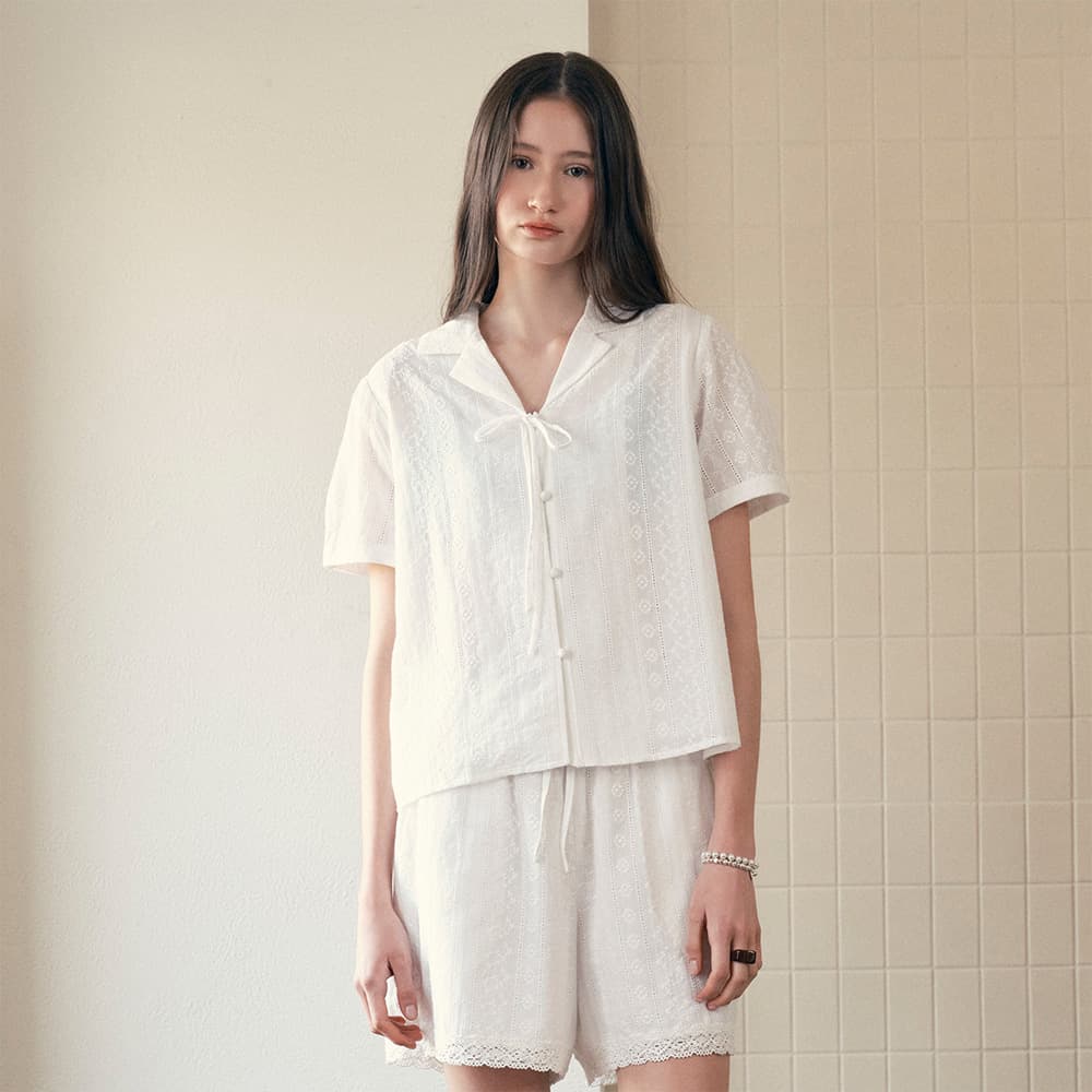 JUCYJUDY [쥬시쥬디] 레이스카라셔츠 J1WS324D - 최저가 80,000원