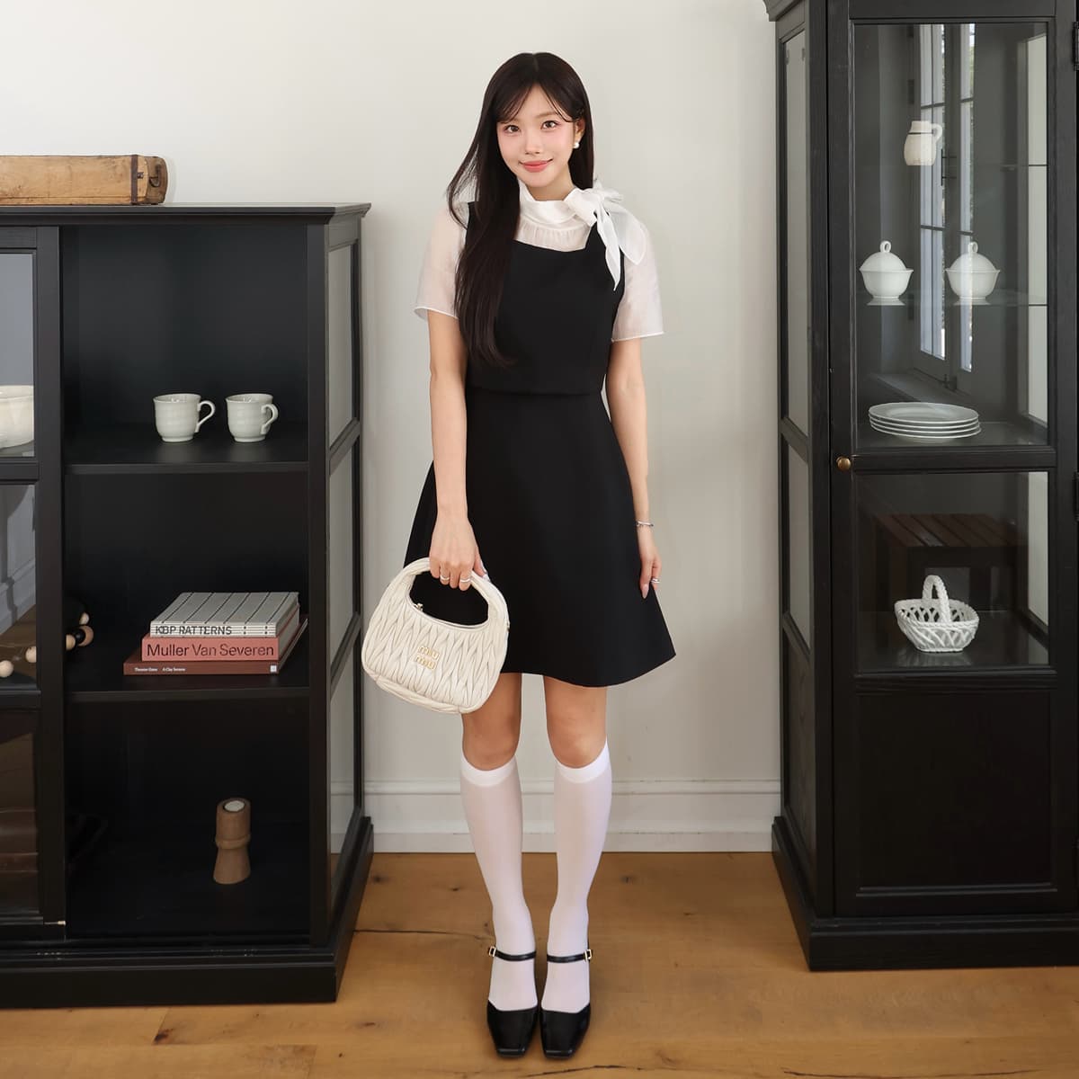 roem 로엠 배색 타이 미니 원피스 RMOWG25NT3 - 최저가 90,300원