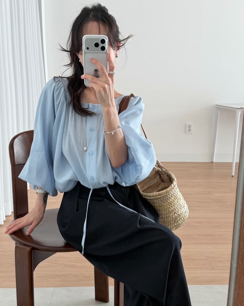 유인어스 헌버 여성 여름 루즈핏 오버핏 벌룬 볼륨 퍼프소매 셔링 밴딩 스트랩 래글런 블라우스