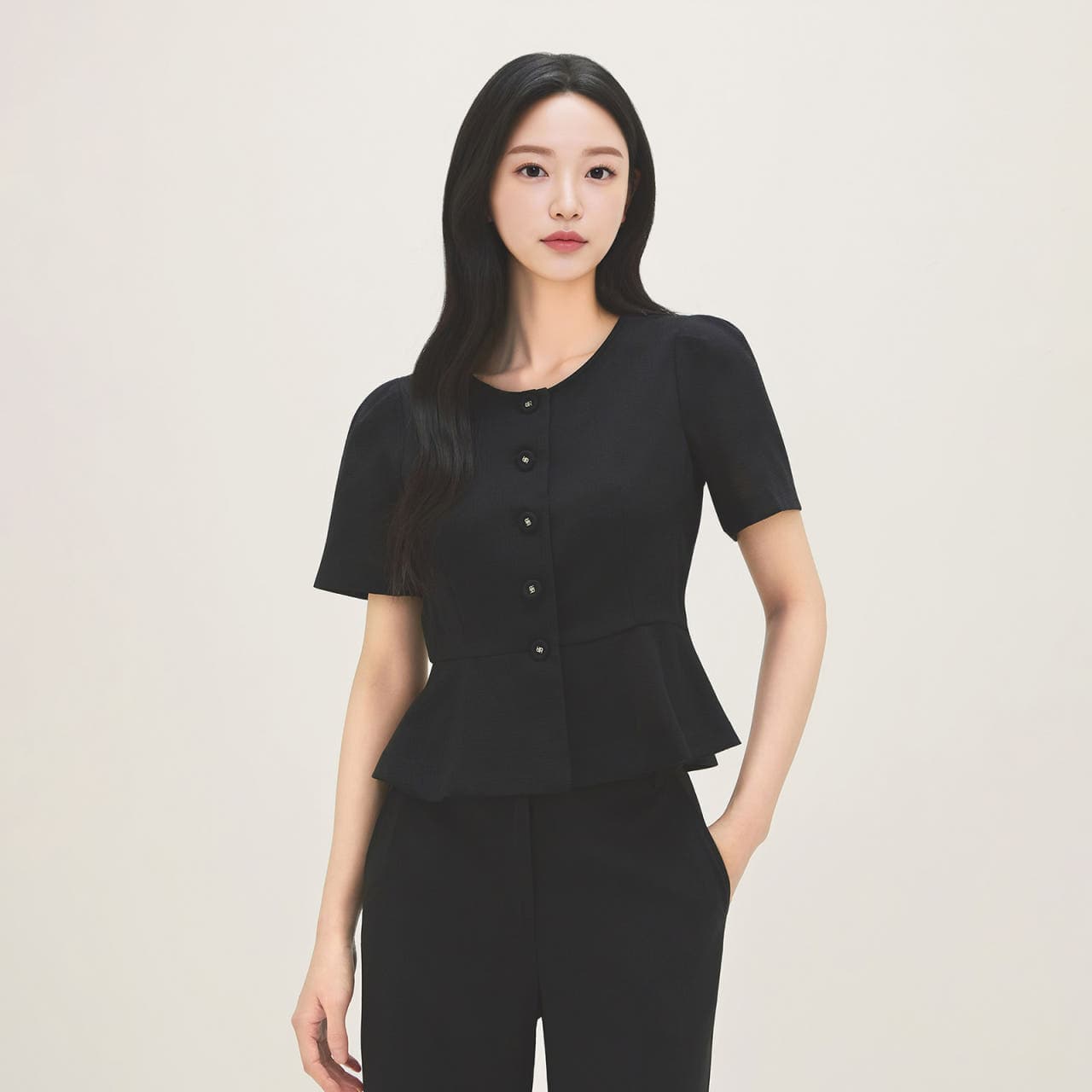roem 로엠 자켓형 페플럼 블라우스 RMBLG25S11 - 최저가 53,910원