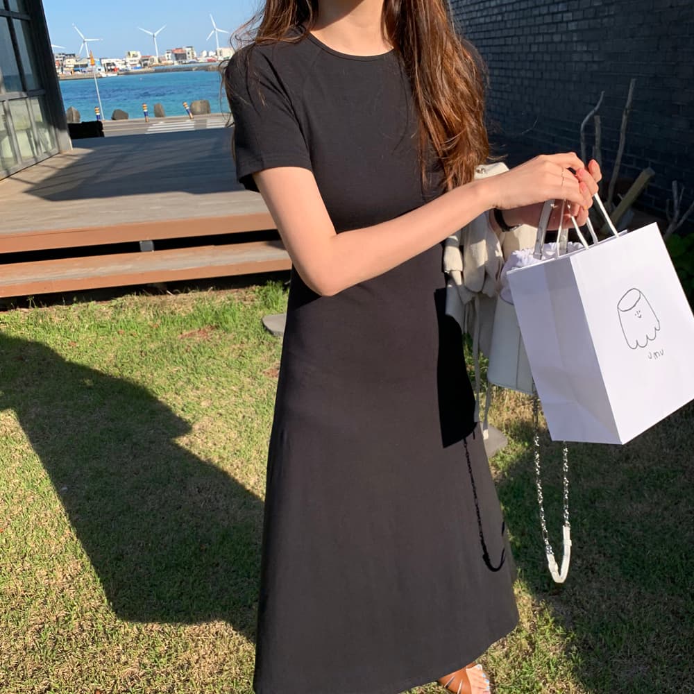 캐주얼 플레어 A라인 반팔 맥시 롱 원피스 블랙 가격 비교 코이블리 캐주얼 플레어 A라인 반팔 맥시 롱 원피스 블랙