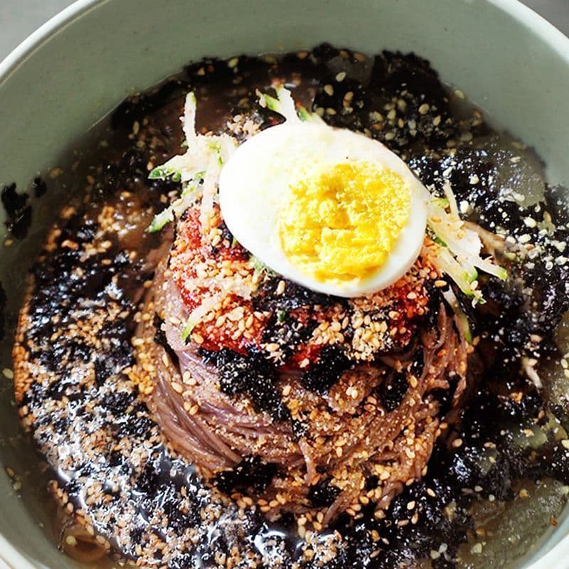 동해막국수 비빔막국수1팩+물막국수1팩 생메밀면 육수 양념장 동봉 가격 추이 세이브 밀 동해막국수 비빔막국수1팩+물막국수1팩 생메밀면 육수 양념장 동봉 - 최저가 8,900원