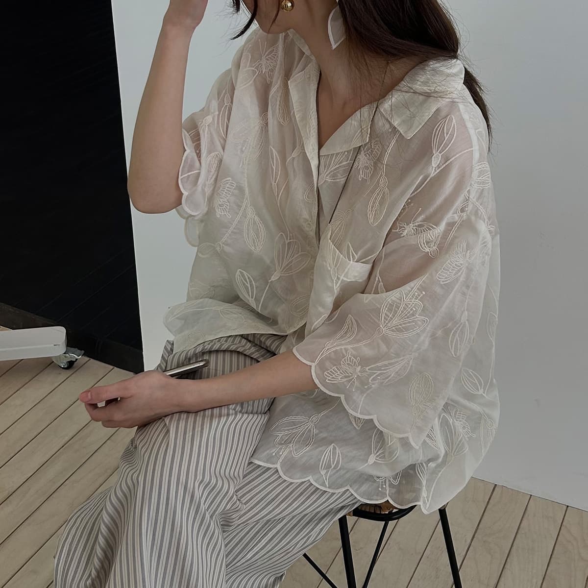 바스켓 데어 셔츠 플라워 자수 여름 남방 아이보리 가격 추이 웨어링무드 바스켓 데어 셔츠 플라워 자수 여름 남방 아이보리 - 최저가 107,000원