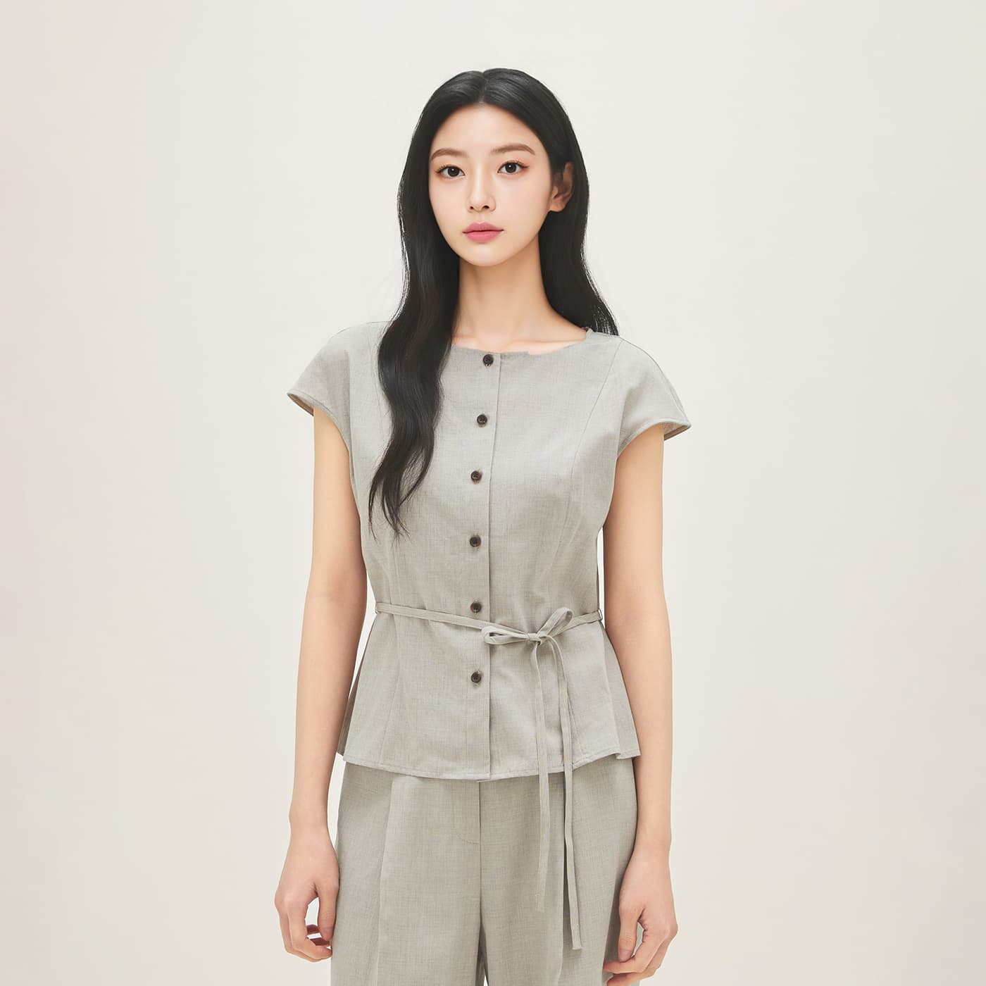 로엠 캡소매 블라우스 RMBLG25R12 가격 추이 roem 로엠 캡소매 블라우스 RMBLG25R12 - 최저가 53,910원