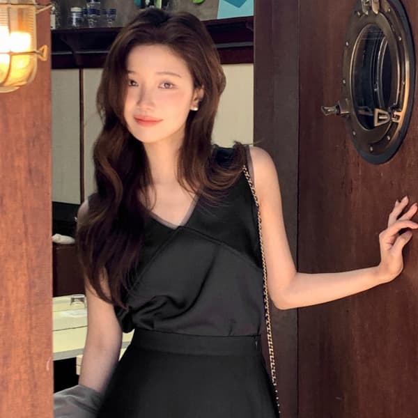 새틴 배색 민소매 블라우스 bs8724 가격 비교 아뜨랑스 새틴 배색 민소매 블라우스 bs8724