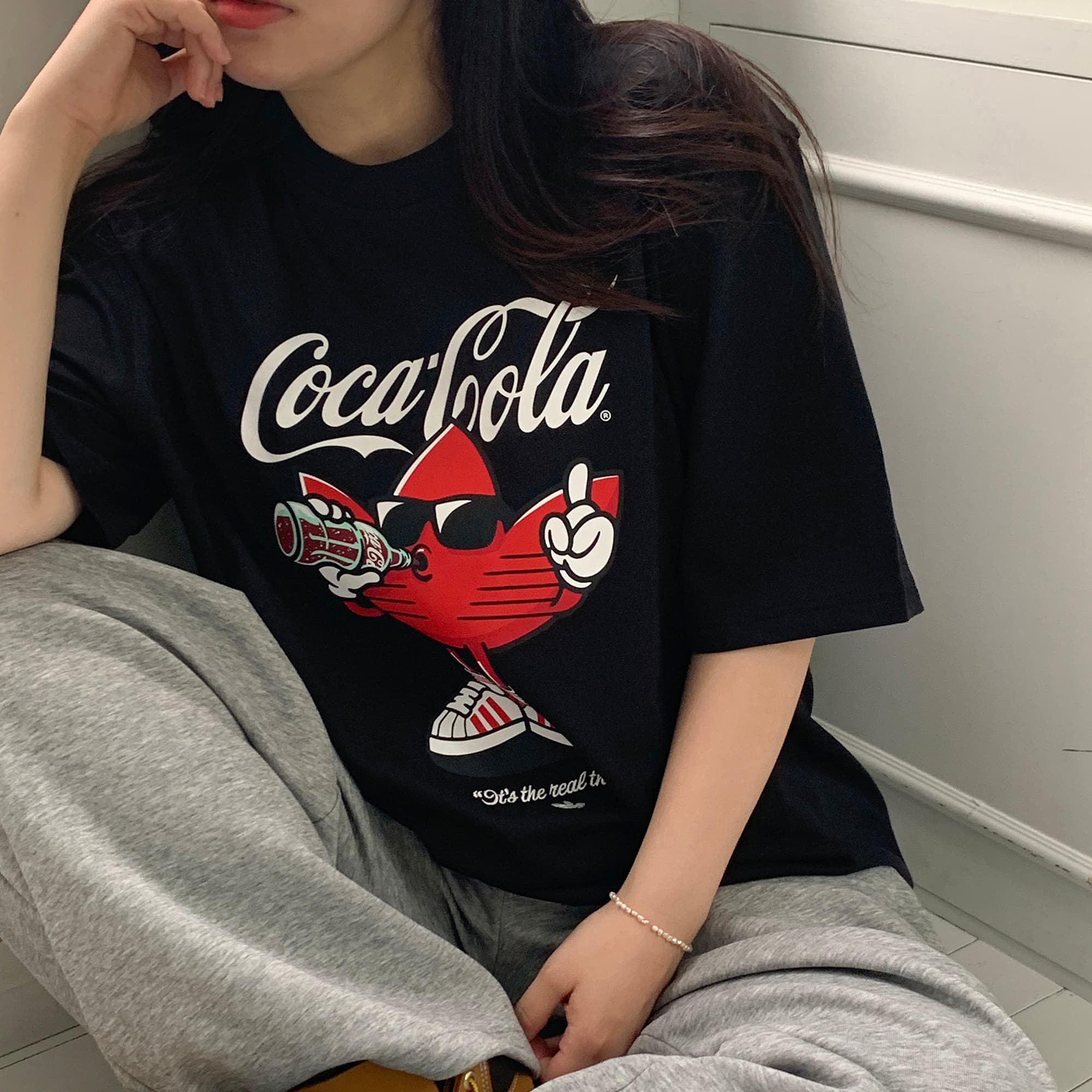 아디다스 코카콜라 남성 반팔 티셔츠 그래픽 클래식 가격 추이 세컨찬스라이프 아디다스 코카콜라 남성 반팔 티셔츠 그래픽 클래식 - 최저가 85,900원